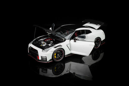 Motorhelix 2022 Nissan Skyline GT-R R35 Nismo Special Edition Brilliant White Pearl 1:18