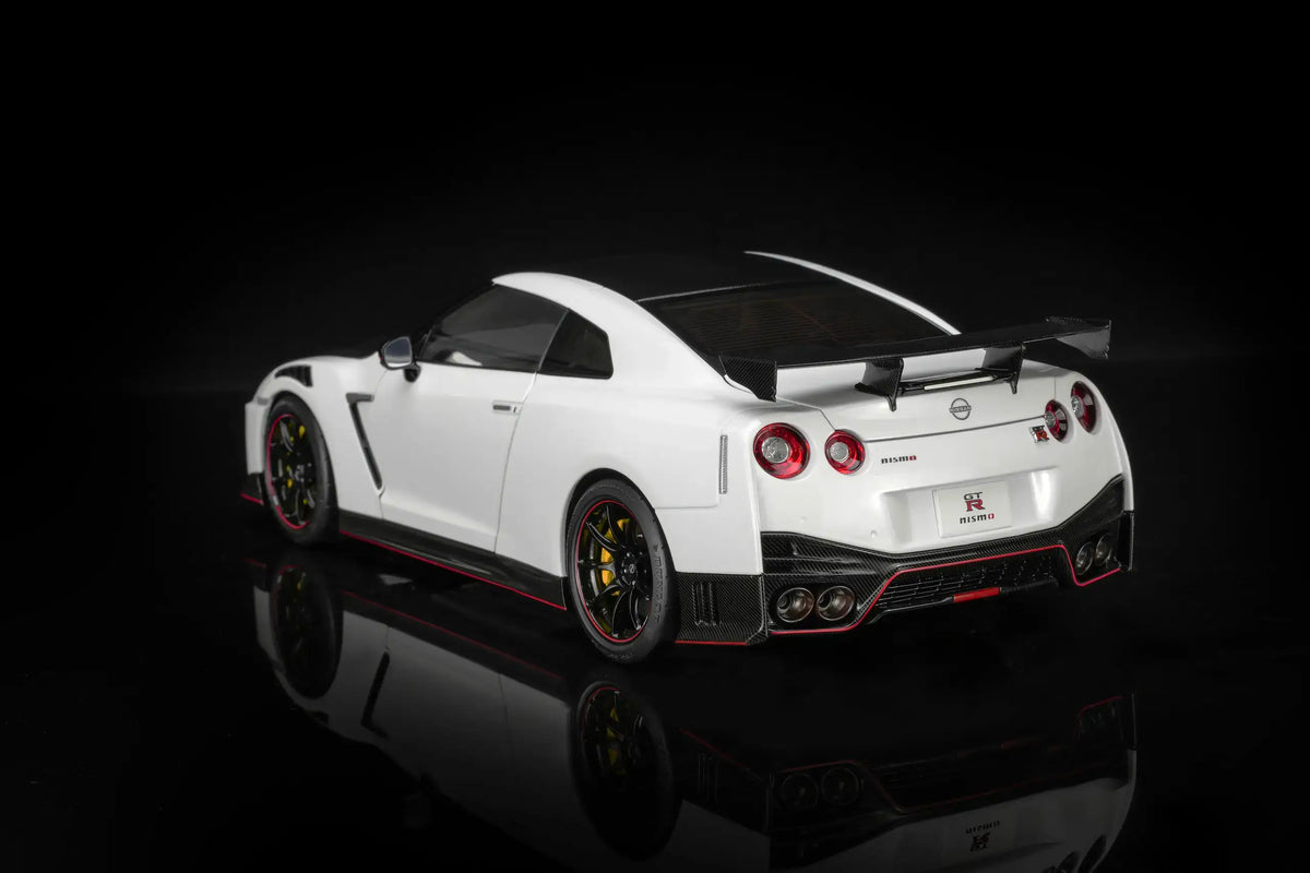 Motorhelix 2022 Nissan Skyline GT-R R35 Nismo Special Edition Brilliant White Pearl 1:18