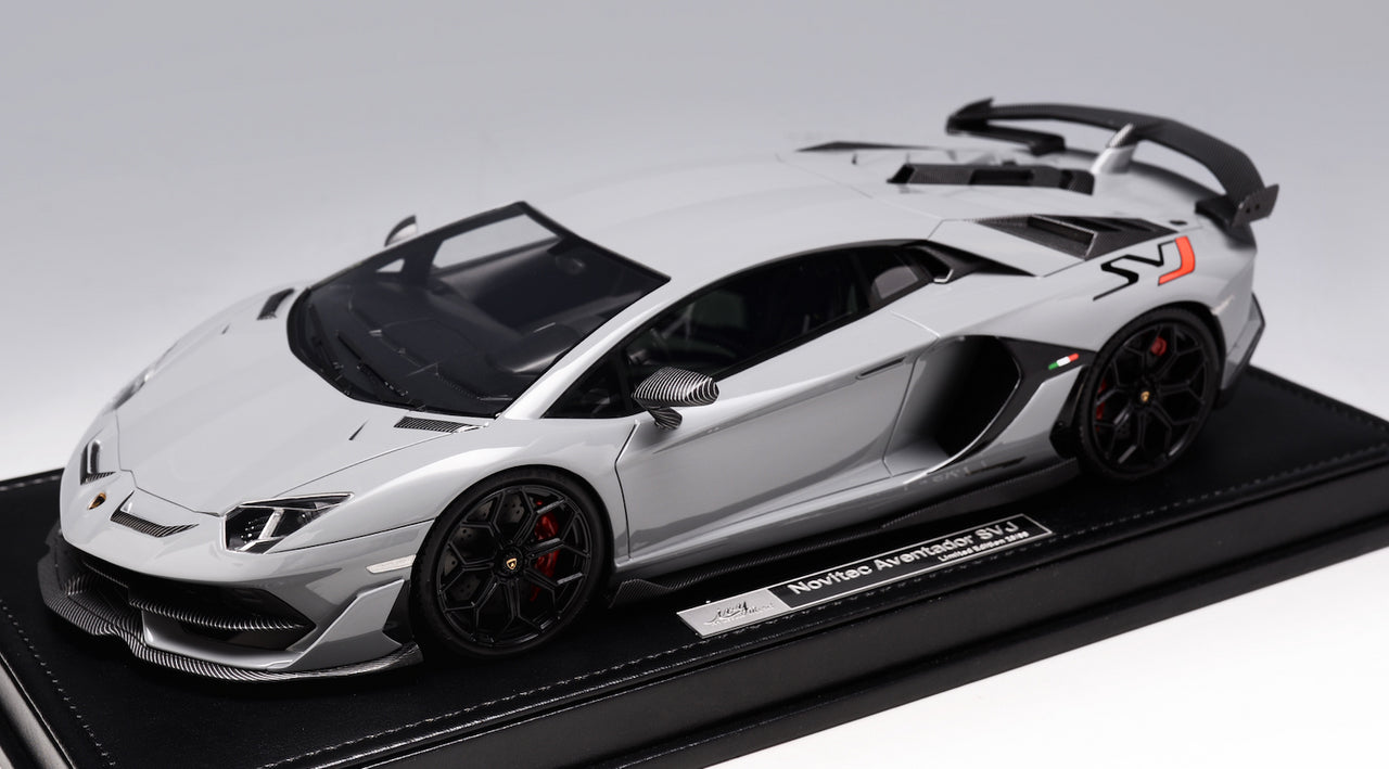 Ivy Merit Lamborghini Aventador SVJ Novitec Nimbus Grey 1:18 WITH DISPLAY