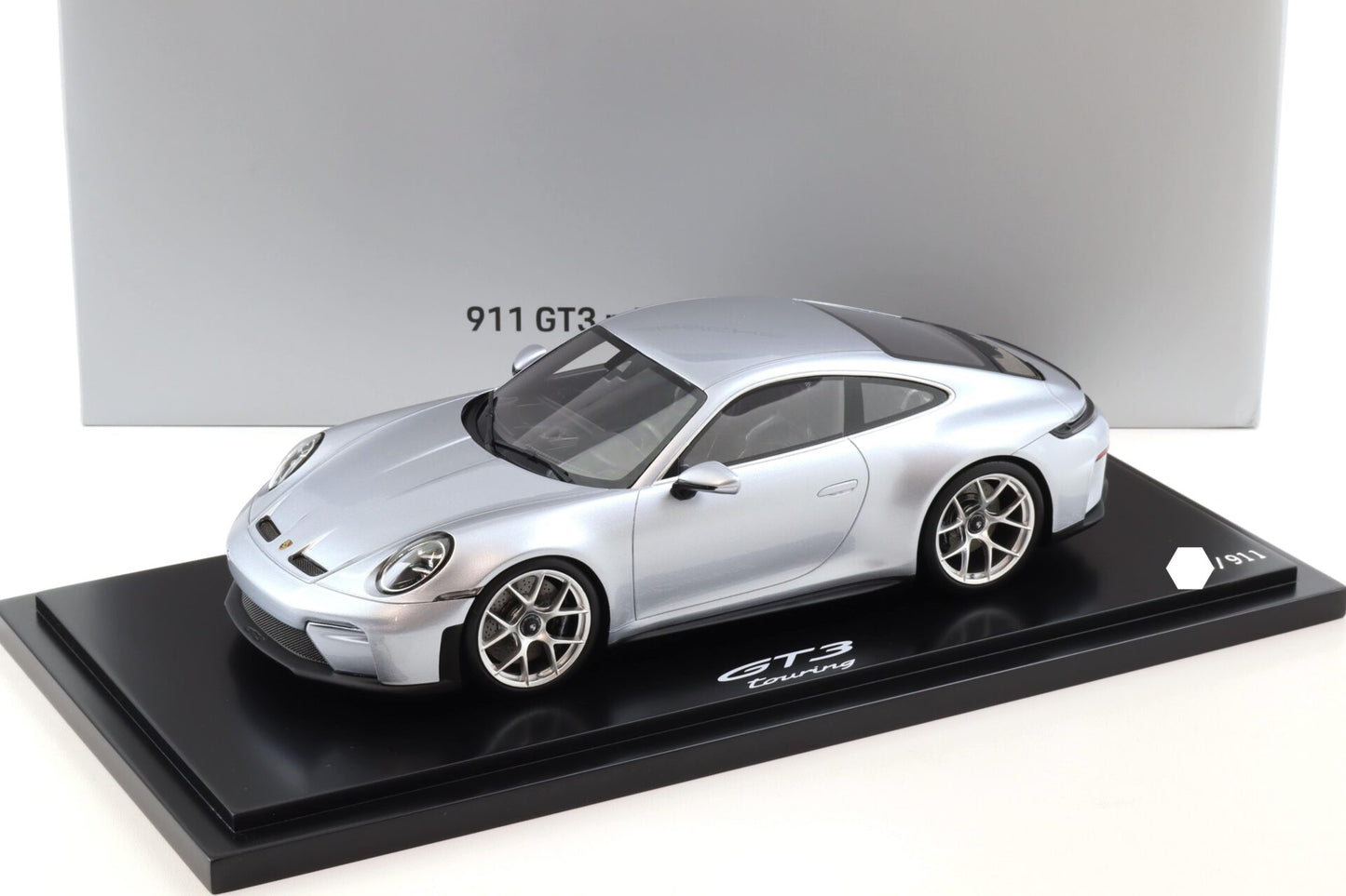 Spark-Model 2025 Porsche 911 (992.2) GT3 Touring Polar Silver WITH DISPLAY 1:18