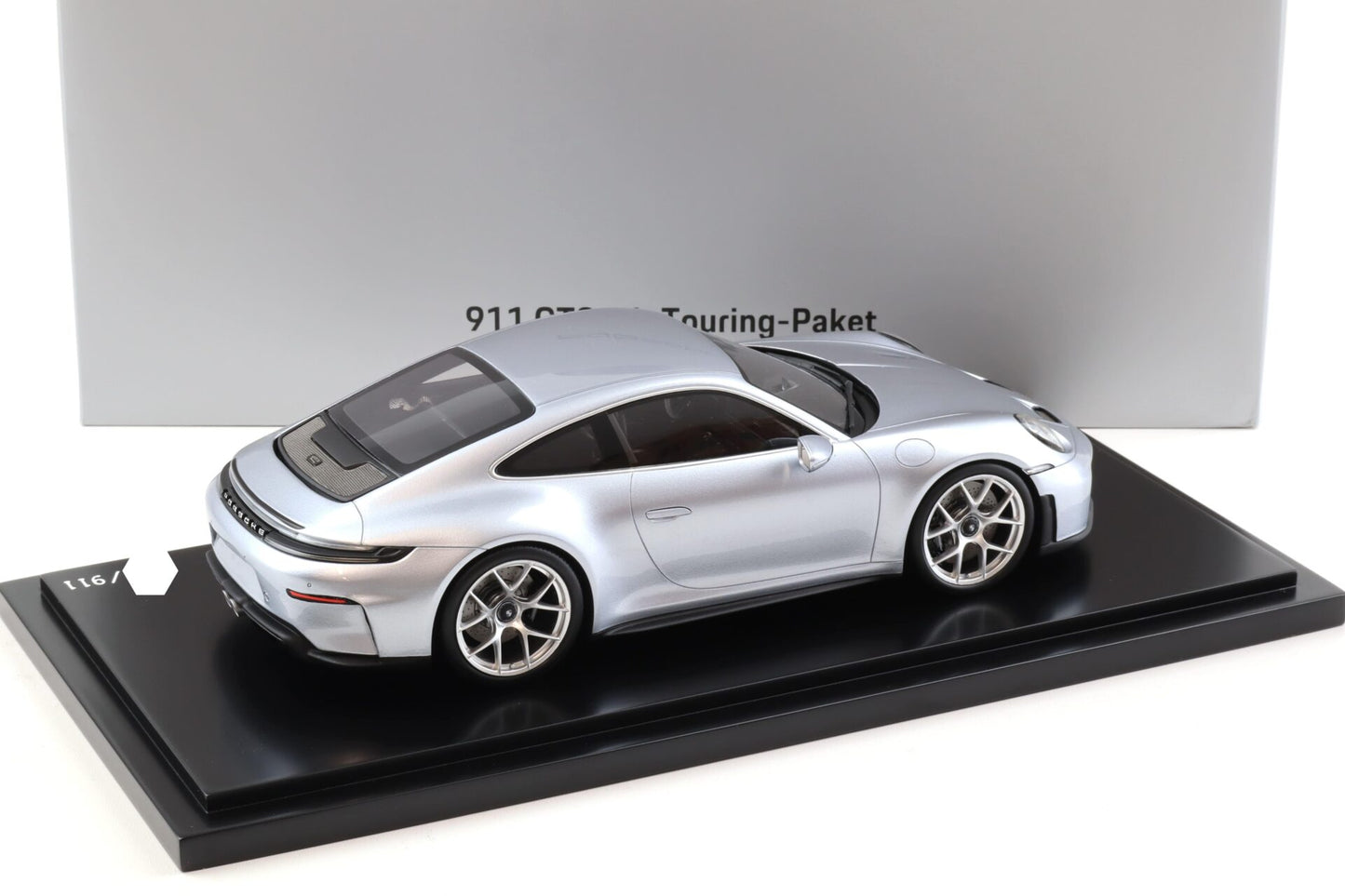 Spark-Model 2025 Porsche 911 (992.2) GT3 Touring Polar Silver WITH DISPLAY 1:18