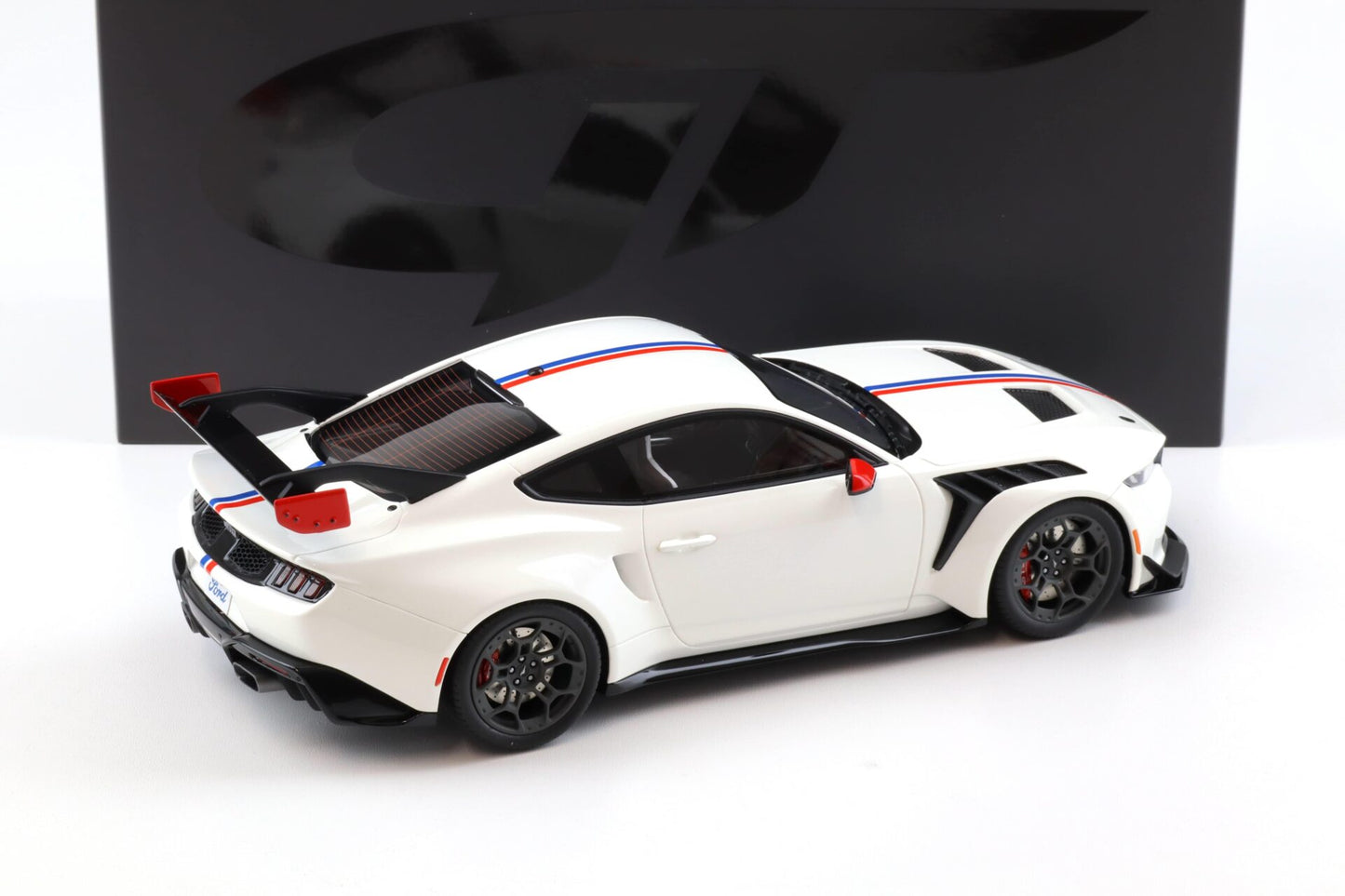 GT Spirit 2025 Ford Mustang GTD Spirit of America Performance White 1:18
