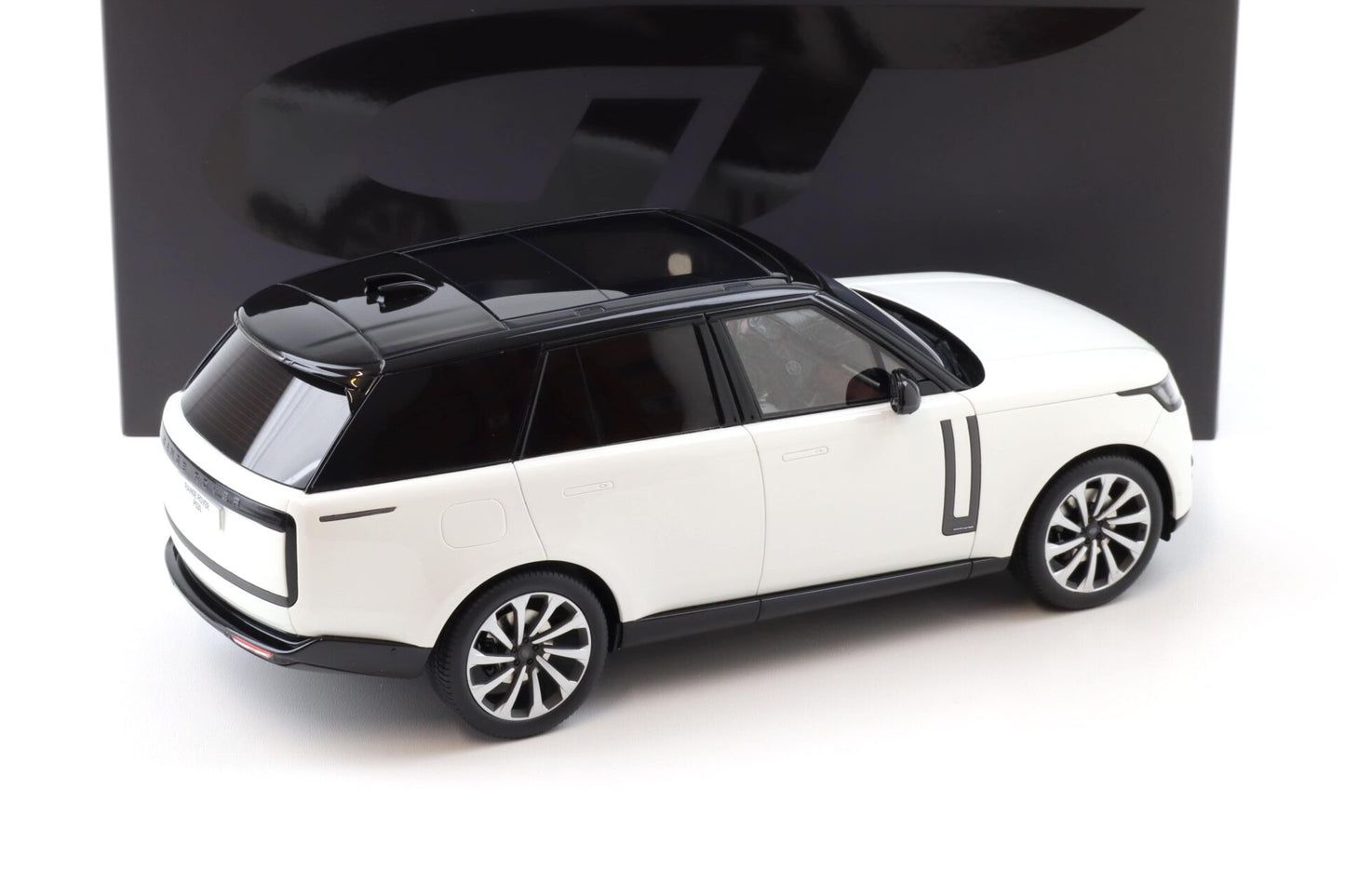GT Spirit 2024 Land Rover Range Rover P530 Autobiography White 1:18