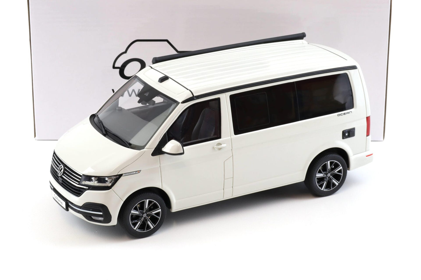 Otto 2021 Volkswagen T6 California Ocean Minibus Candy White 1:18