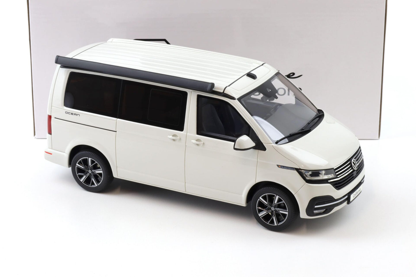 Otto 2021 Volkswagen T6 California Ocean Minibus Candy White 1:18