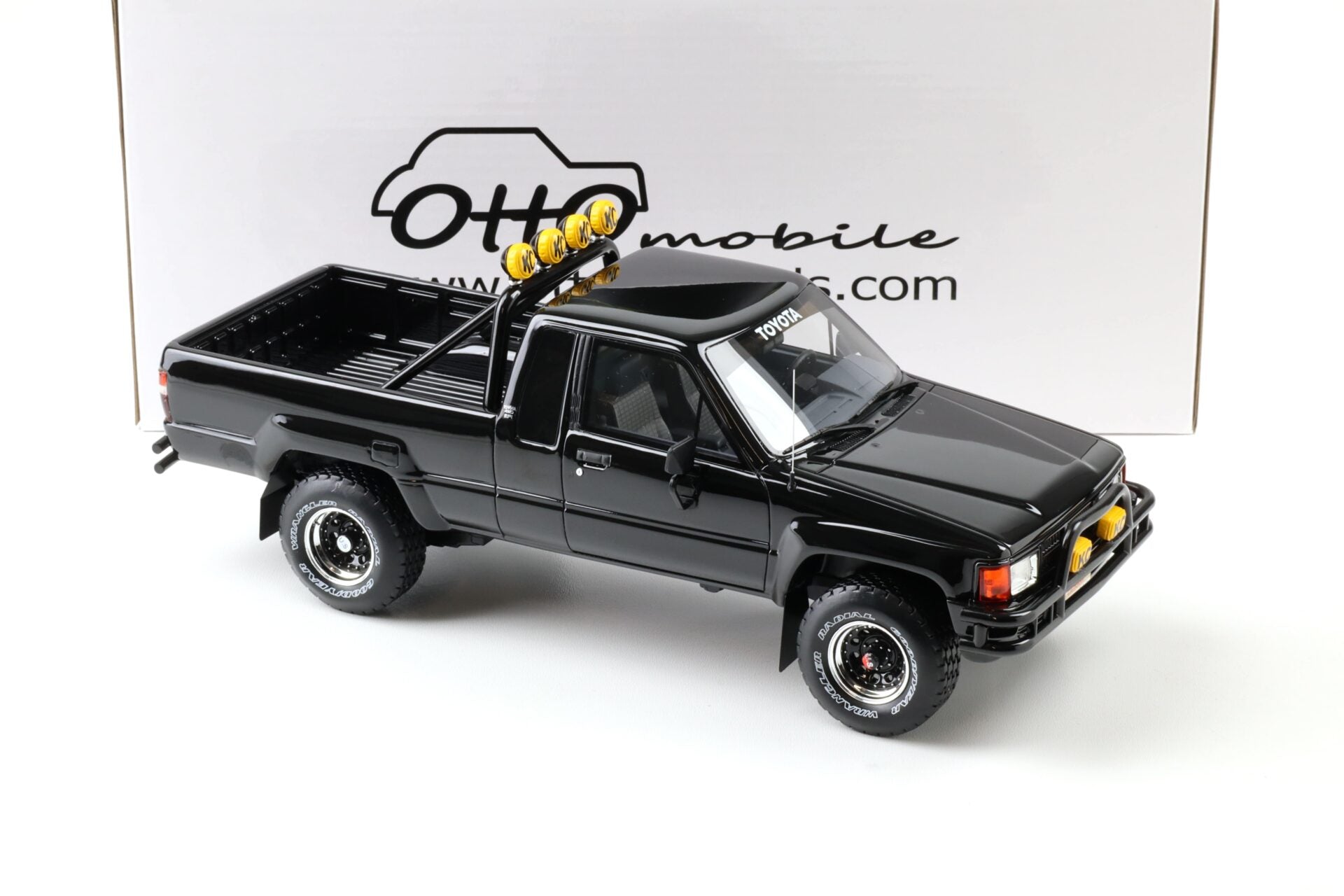 ｈｉｍａｗａｒｉ1/18 トヨタ ハイラックス SR5 ブラック Otto 1985 Toyota Hilux SR5 Pickup Truck Glossy Black 202 1:18