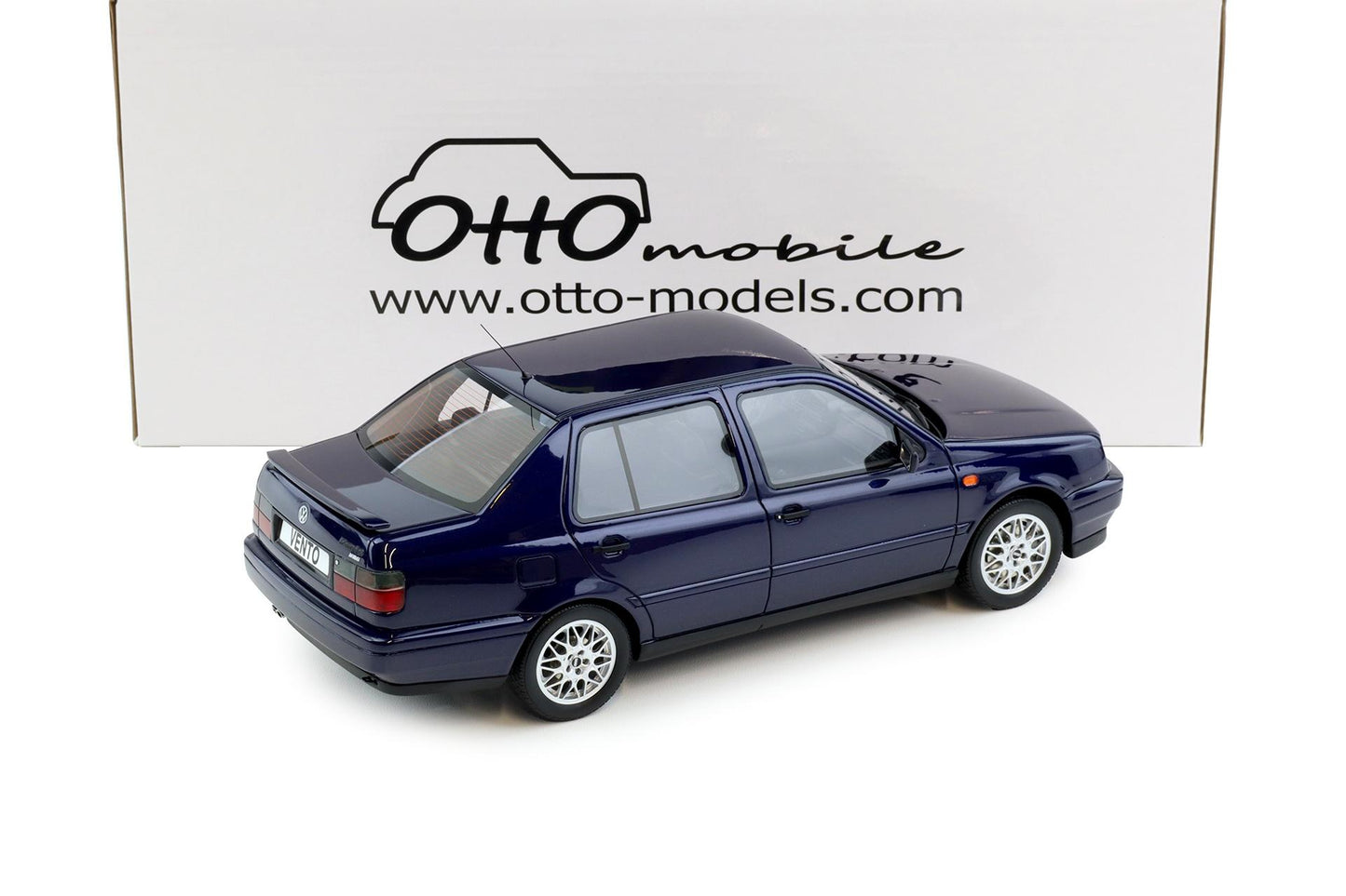 Otto 1996 Volkswagen Vento (Jetta) VR6 MK III Mystic Blue Pearl 1:18