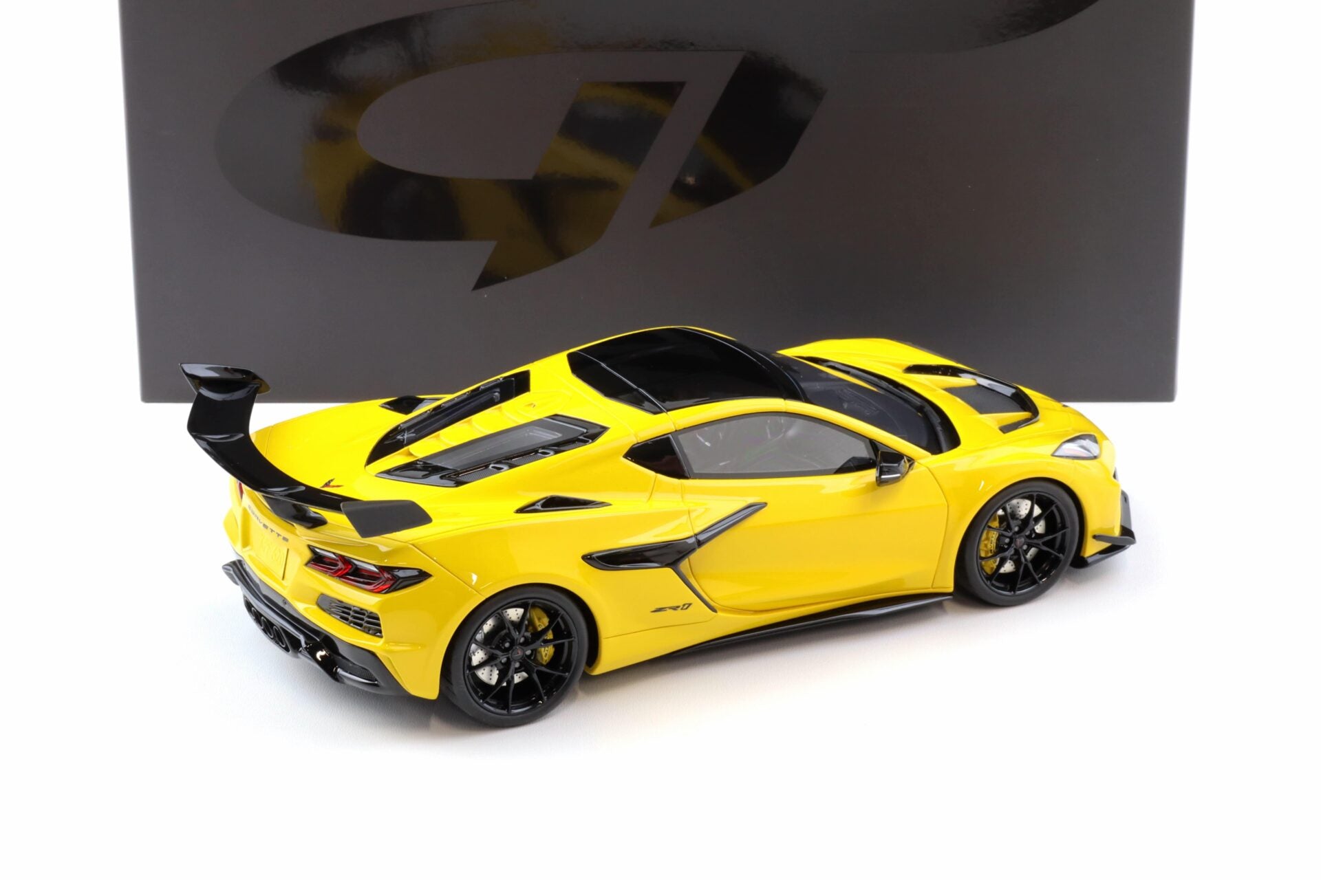 GT Spirit 2025 Chevy Corvette C8 ZR1 Competition Yellow Tintcoat 1