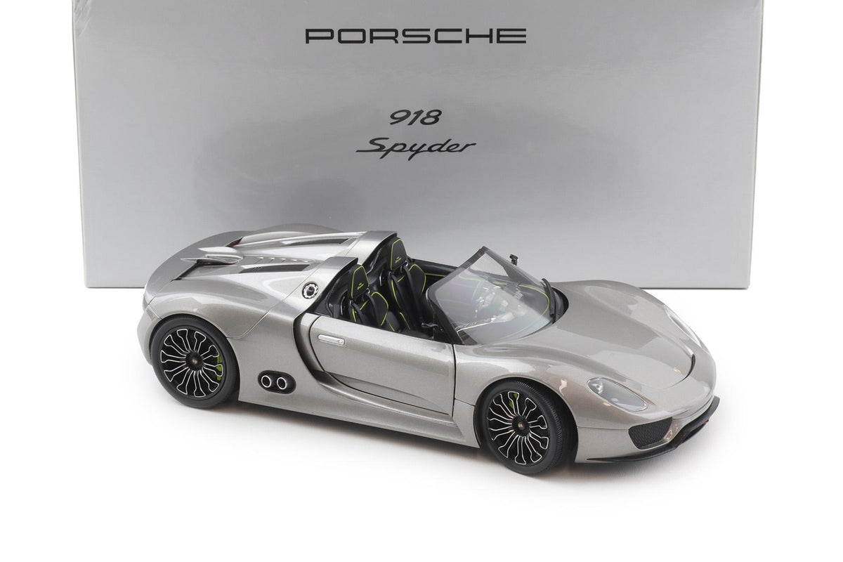 Minichamps Porsche 918 Spyder Prototype Liquid Metal Silver 1:18 DEALER EDITION