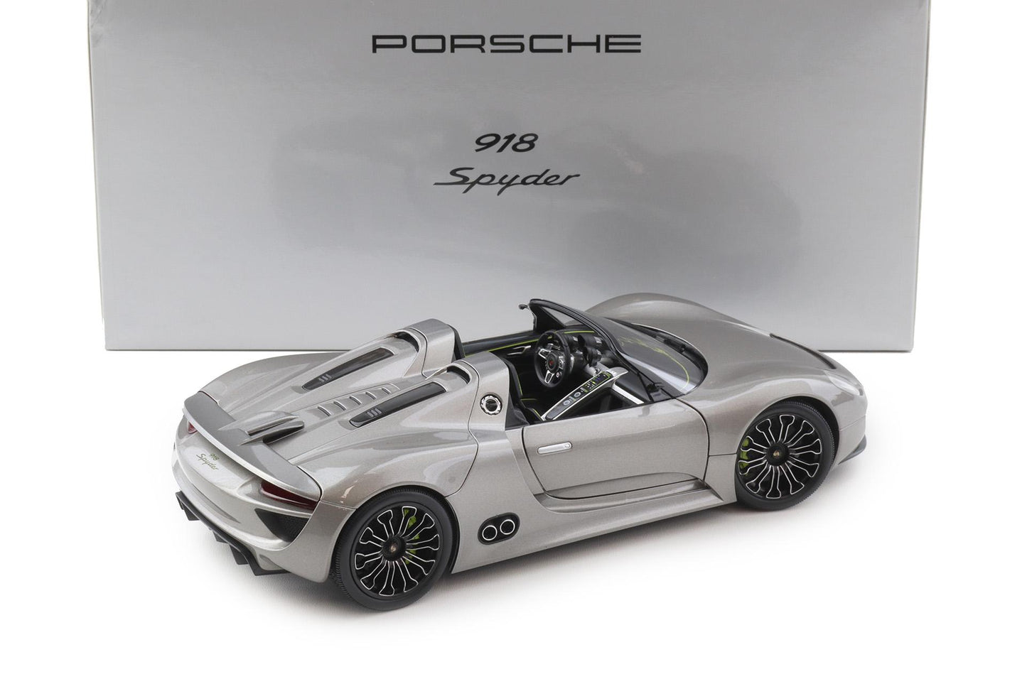 Minichamps Porsche 918 Spyder Prototype Liquid Metal Silver 1:18 DEALER EDITION
