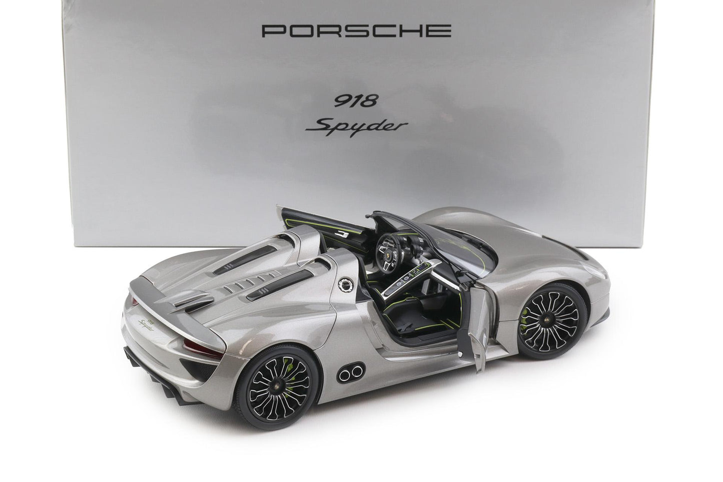 Minichamps Porsche 918 Spyder Prototype Liquid Metal Silver 1:18 DEALER EDITION