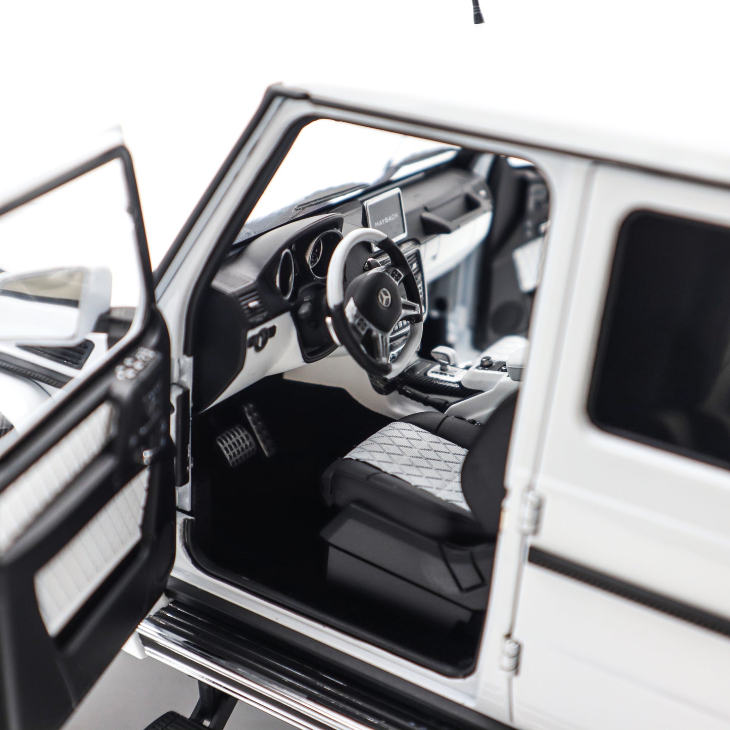 Almost Real 2017 Mercedes Benz Maybach G650 G Class Landaulet W463 White 1:18