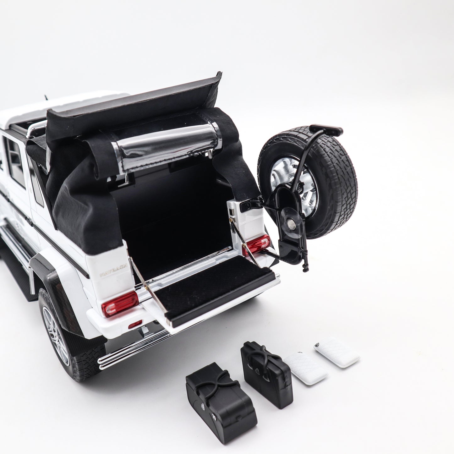 Almost Real 2017 Mercedes Benz Maybach G650 G Class Landaulet W463 White 1:18