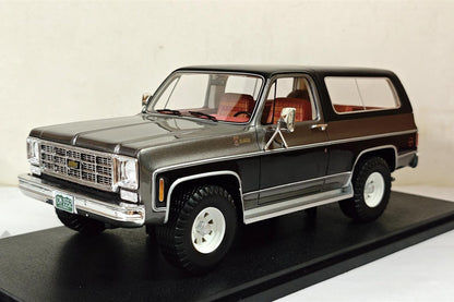 Cult-Scale 1973 - 1978 Chevrolet Blazer K5 Blazer Grey and Black 1:18