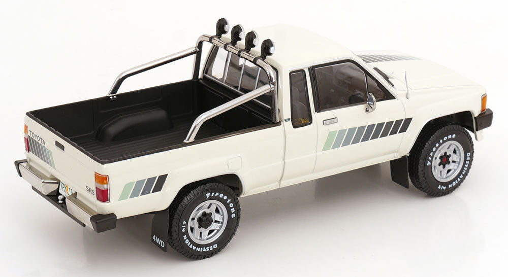 KK Scale 1985 Toyota Hilux Xtra Cab 4x4 Pickup Truck White 1:18