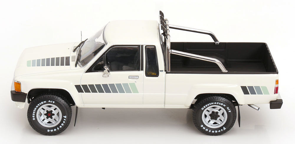 KK Scale 1985 Toyota Hilux Xtra Cab 4x4 Pickup Truck White 1:18