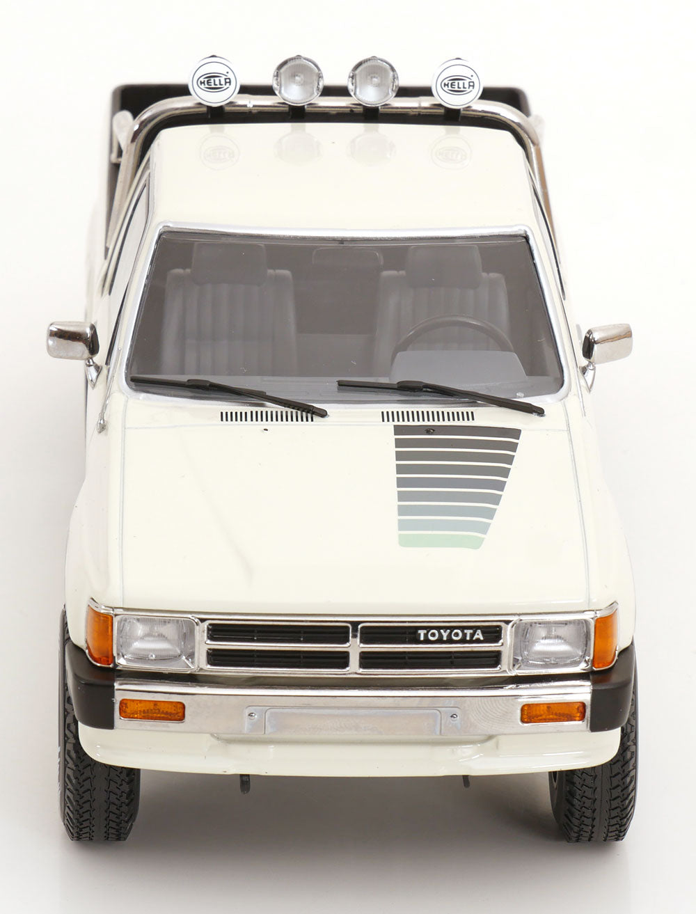 KK Scale 1985 Toyota Hilux Xtra Cab 4x4 Pickup Truck White 1:18