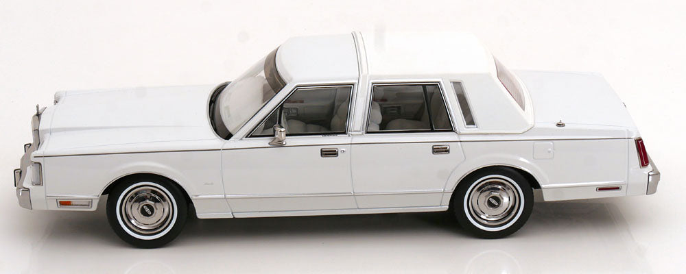 KK Scale 1985 Lincoln Town Car "Miami Vice" White 1:18