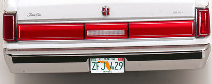 KK Scale 1985 Lincoln Town Car "Miami Vice" White 1:18