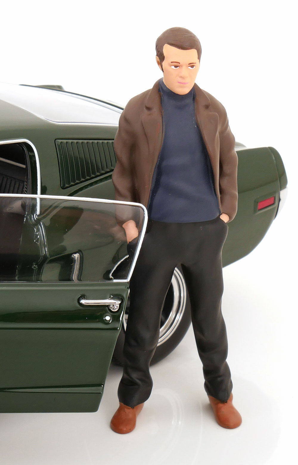 KK Scale - Figures - Steve McQueen Standing Figure from Bullitt Movie 1:12