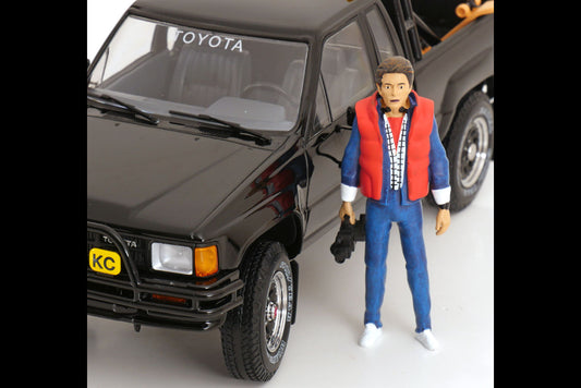 KK Scale - Figures - Marty McFly (Michael J. Fox) w/ Skateboard Back to the Future 1:18