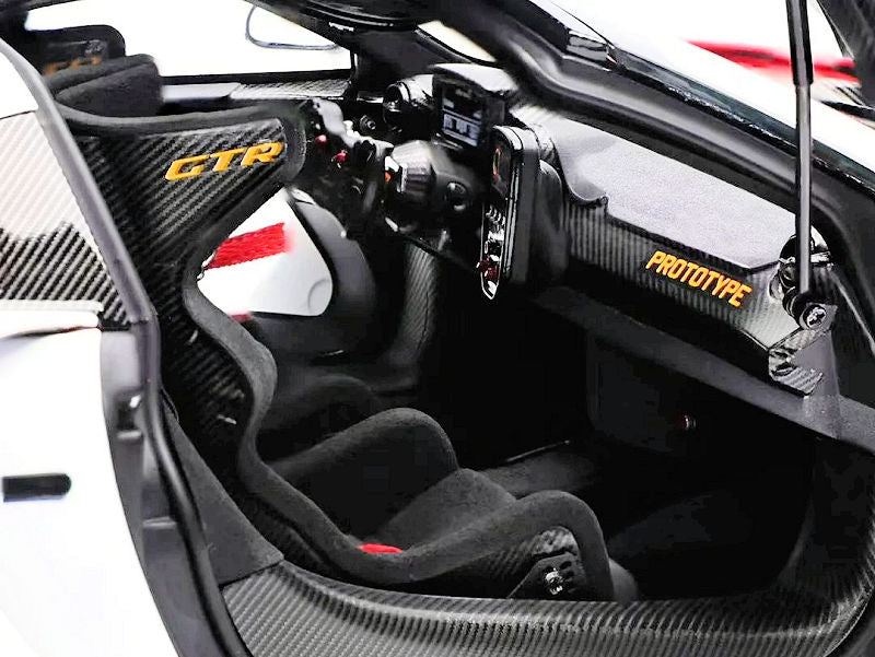 LCD Mclaren Senna GTR White 1:18