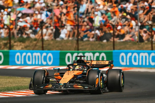 Minichamps Mclaren F1 Team MCL39 Orange O. Piastri 2nd Hungarian GP 2025 1:18