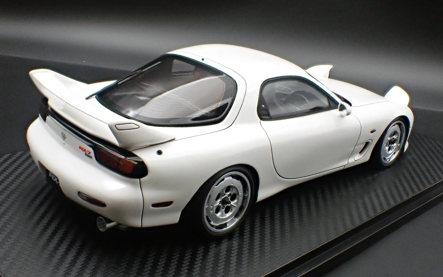 Ignition-Model Mazda RX-7 (FD3S) MazdaSpeed A-Spec White 1:18