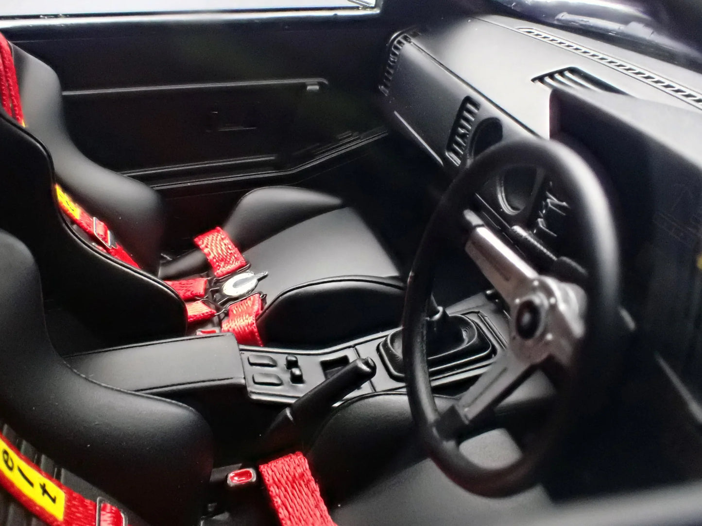 Ignition-Model Nissan Fairlady Z 300 ZR Z31 2-Seater RHD White 1:18