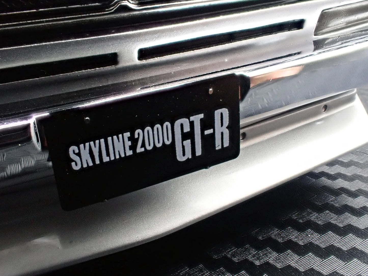 Ignition-Model Nissan Skyline 2000 GT-R (KPGC10) White Ivory 1:18