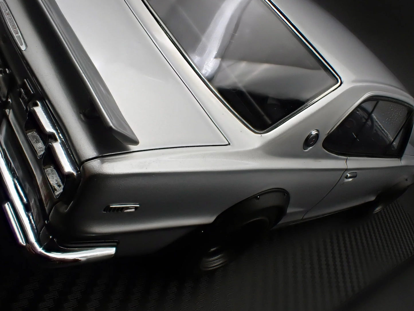 Ignition-Model Nissan Skyline 2000 GT-R (KPGC10) Silver 1:18