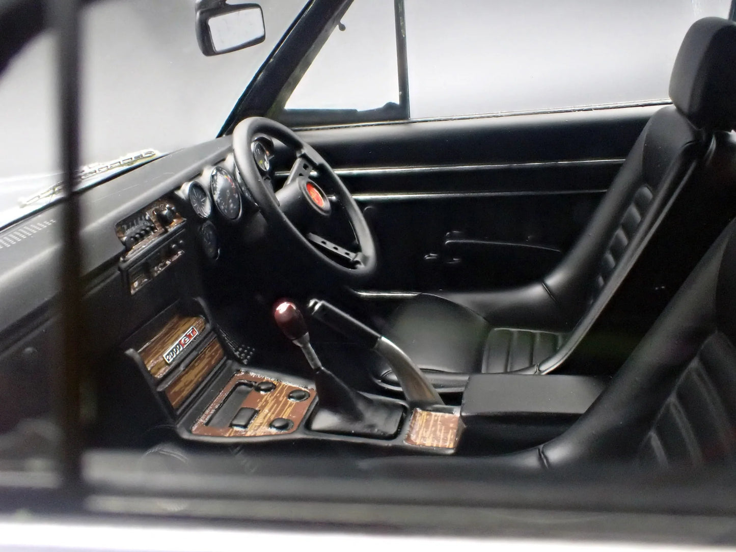 Ignition-Model Nissan Skyline 2000 GT-R (KPGC10) Silver 1:18