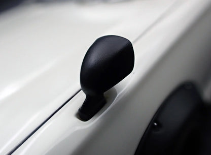 Ignition-Model Nissan Skyline 2000 GT-R (KPGC10) White Ivory 1:18