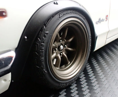 Ignition-Model Nissan Skyline 2000 GT-R (KPGC10) White Ivory 1:18