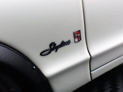 Ignition-Model Nissan Skyline 2000 GT-R (KPGC10) White Ivory 1:18