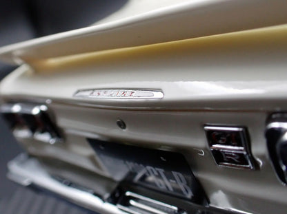 Ignition-Model Nissan Skyline 2000 GT-R (KPGC10) White Ivory 1:18