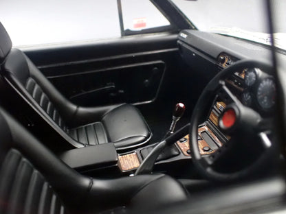 Ignition-Model Nissan Skyline 2000 GT-R (KPGC10) White Ivory 1:18