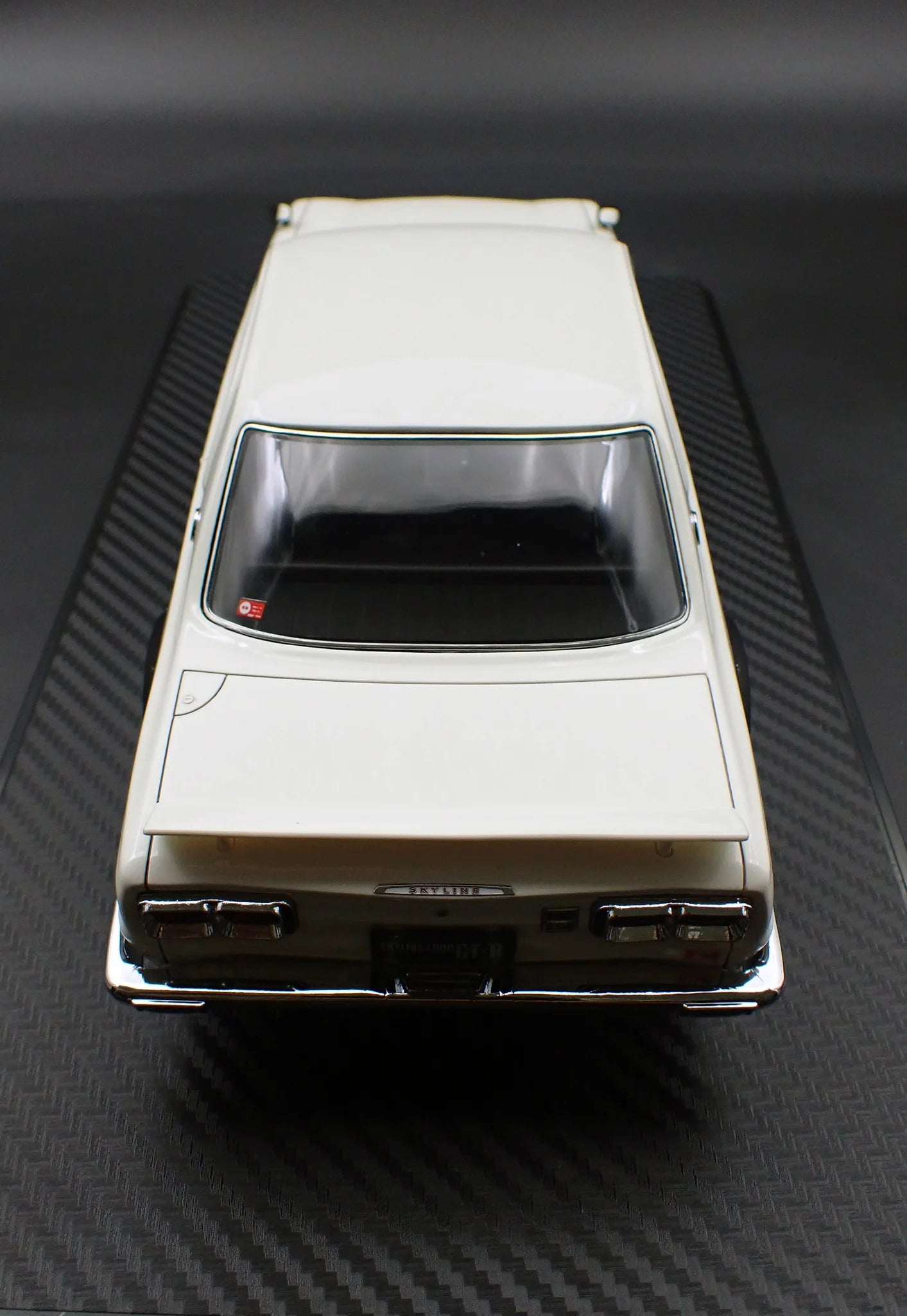 Ignition-Model Nissan Skyline 2000 GT-R (KPGC10) White Ivory 1:18