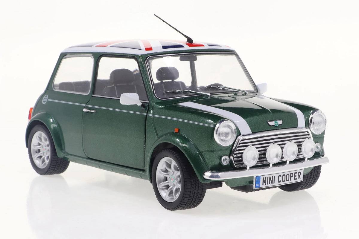 Solido 1997 Mini Cooper Sport British Racing Green & Flag 1:18
