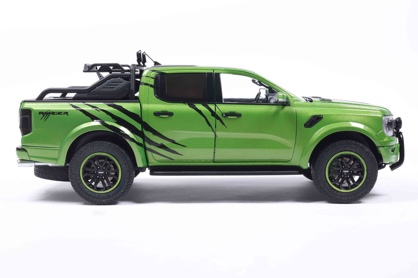 Solido 2024 Ford Ranger Raptor Crew Cab Pickup Truck Green Metallic 1:18
