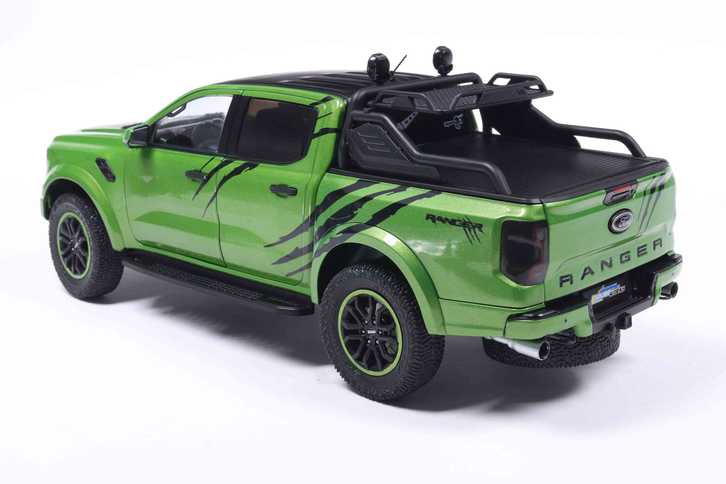 Solido 2024 Ford Ranger Raptor Crew Cab Pickup Truck Green Metallic 1:18