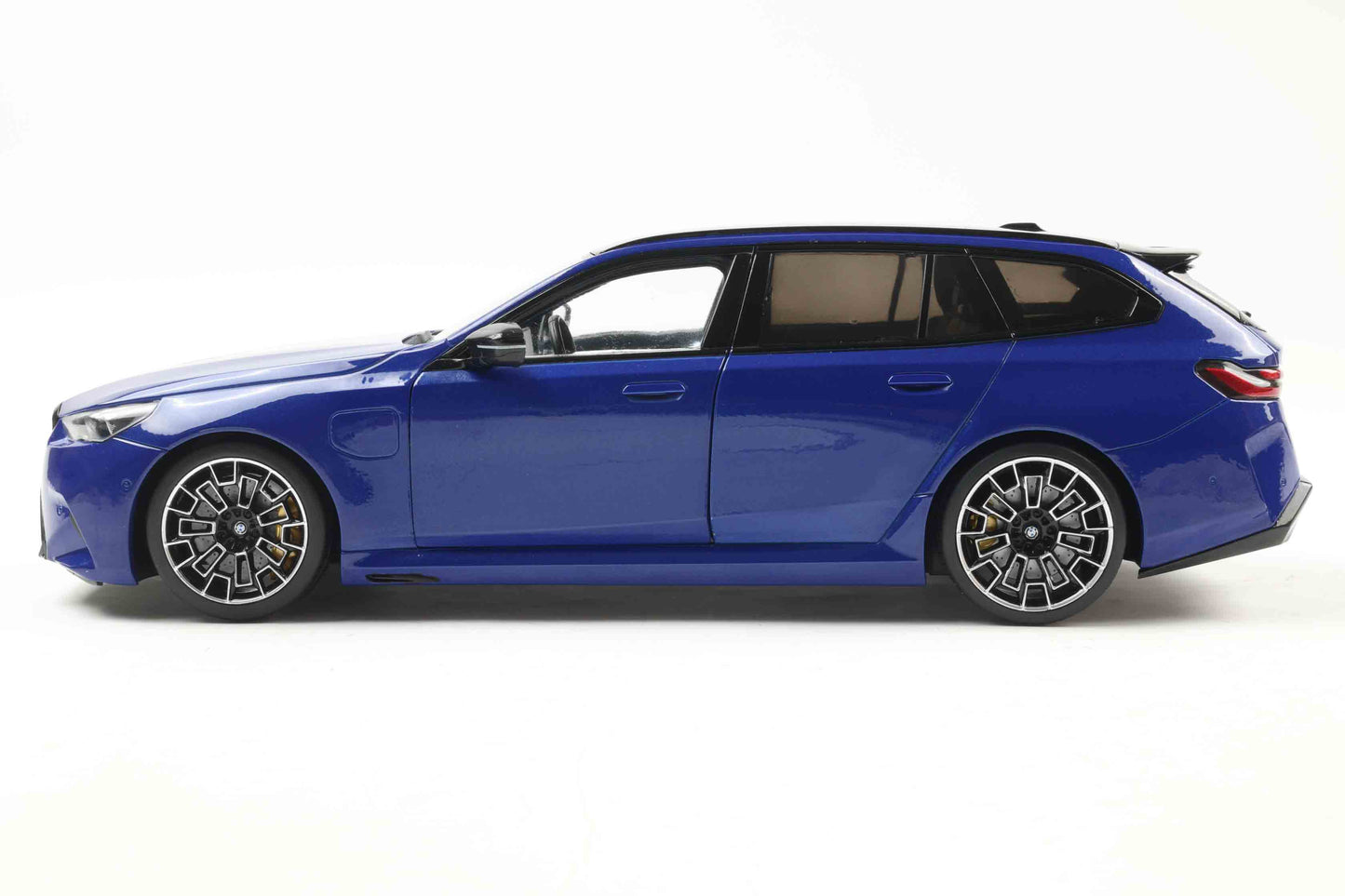 Solido 2024 BMW M5 (G99) M5 Touring M Wagon Marina Bay Blue Metallic 1:18