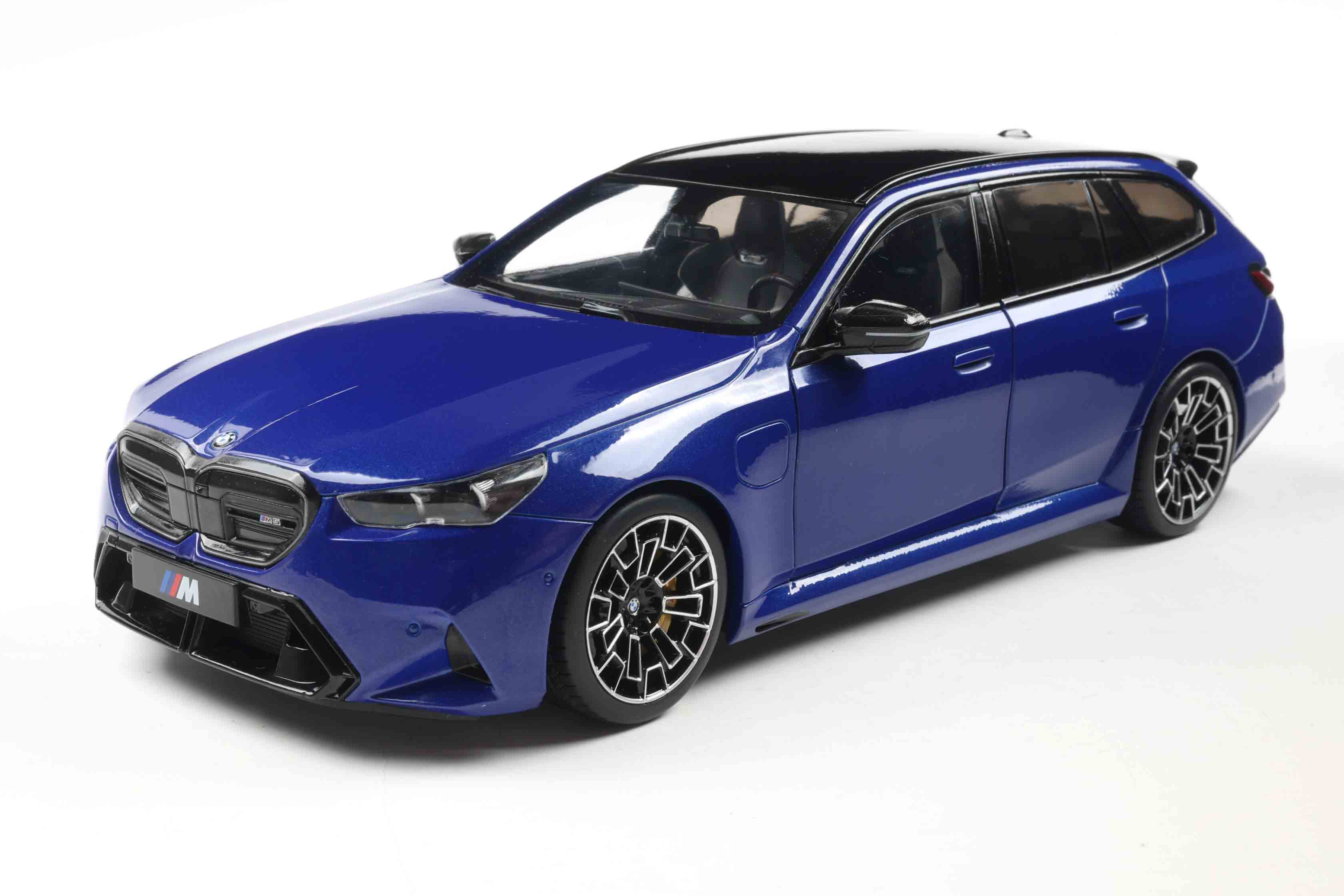 Solido 2024 BMW M5 (G99) Touring M Wagon Marina Bay Blue Metallic