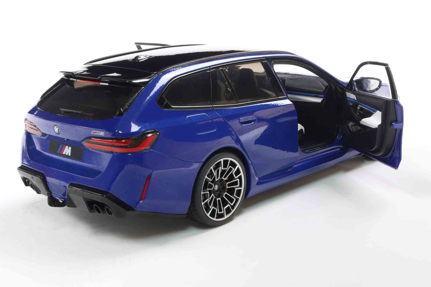 Solido 2024 BMW M5 (G99) M5 Touring M Wagon Marina Bay Blue Metallic 1:18