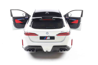 Solido 2024 BMW M5 (G99) M5 Touring M Wagon Alpine White 1:18