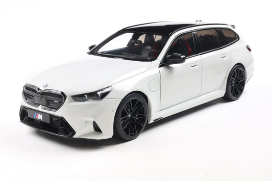 Solido 2024 BMW M5 (G99) M5 Touring M Wagon Alpine White 1:18