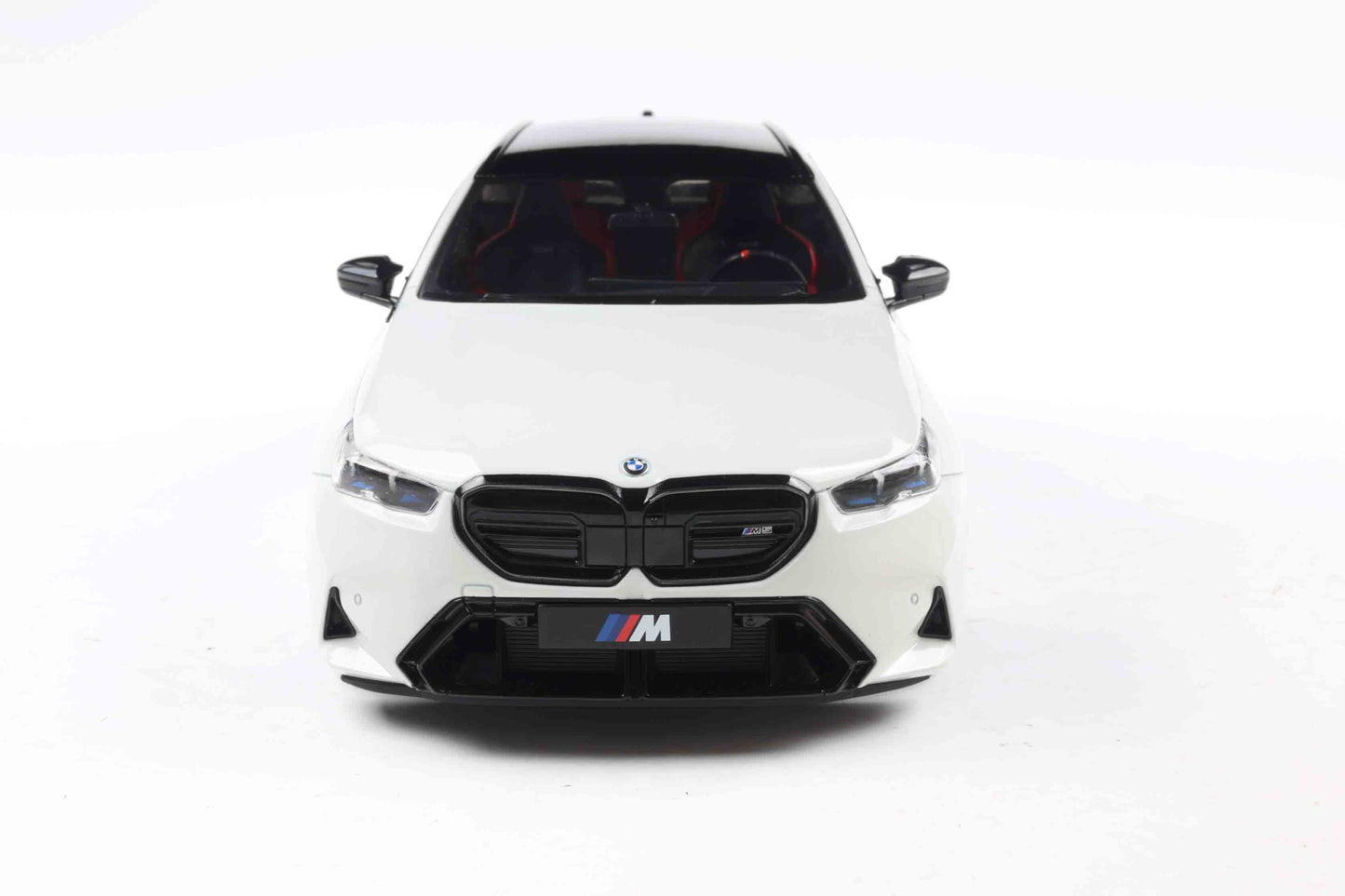 Solido 2024 BMW M5 (G99) M5 Touring M Wagon Alpine White 1:18