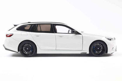 Solido 2024 BMW M5 (G99) M5 Touring M Wagon Alpine White 1:18