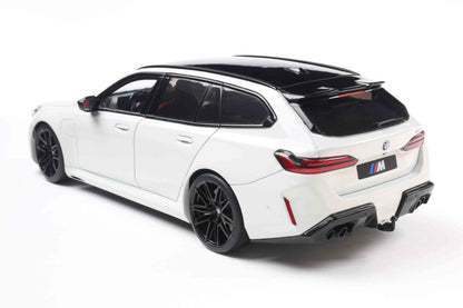 Solido 2024 BMW M5 (G99) M5 Touring M Wagon Alpine White 1:18