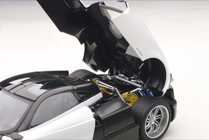 AUTOart Pagani Huayra White AUTOart Signature DIECAST 1:18